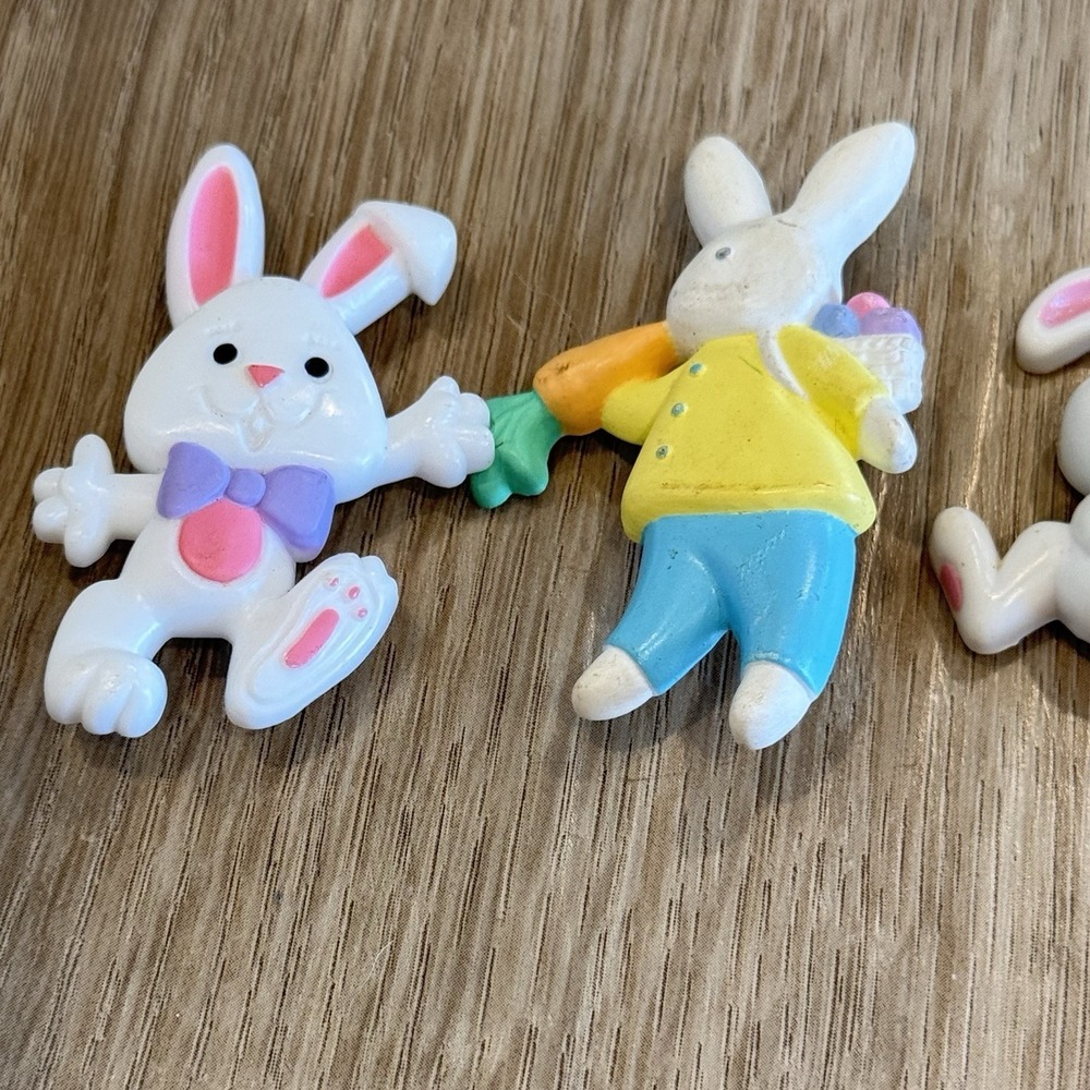 Lot of‎ 4 Vintage Hallmark Easter Lapel Pins Bunnies Basket Retro 1980s - Picture 2 of 4